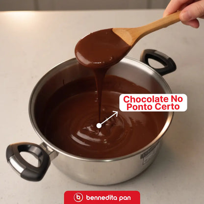 ESPATULA COM DOCE DERRAMANDO NA PANELA (CHOCOLATE NO PONTO CERTO)